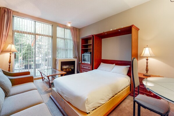 Fer et planche à repasser, accès à Internet, literie fournie