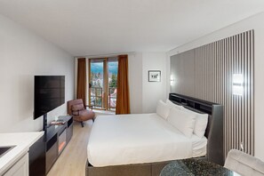 Iron/ironing board, internet, bed sheets