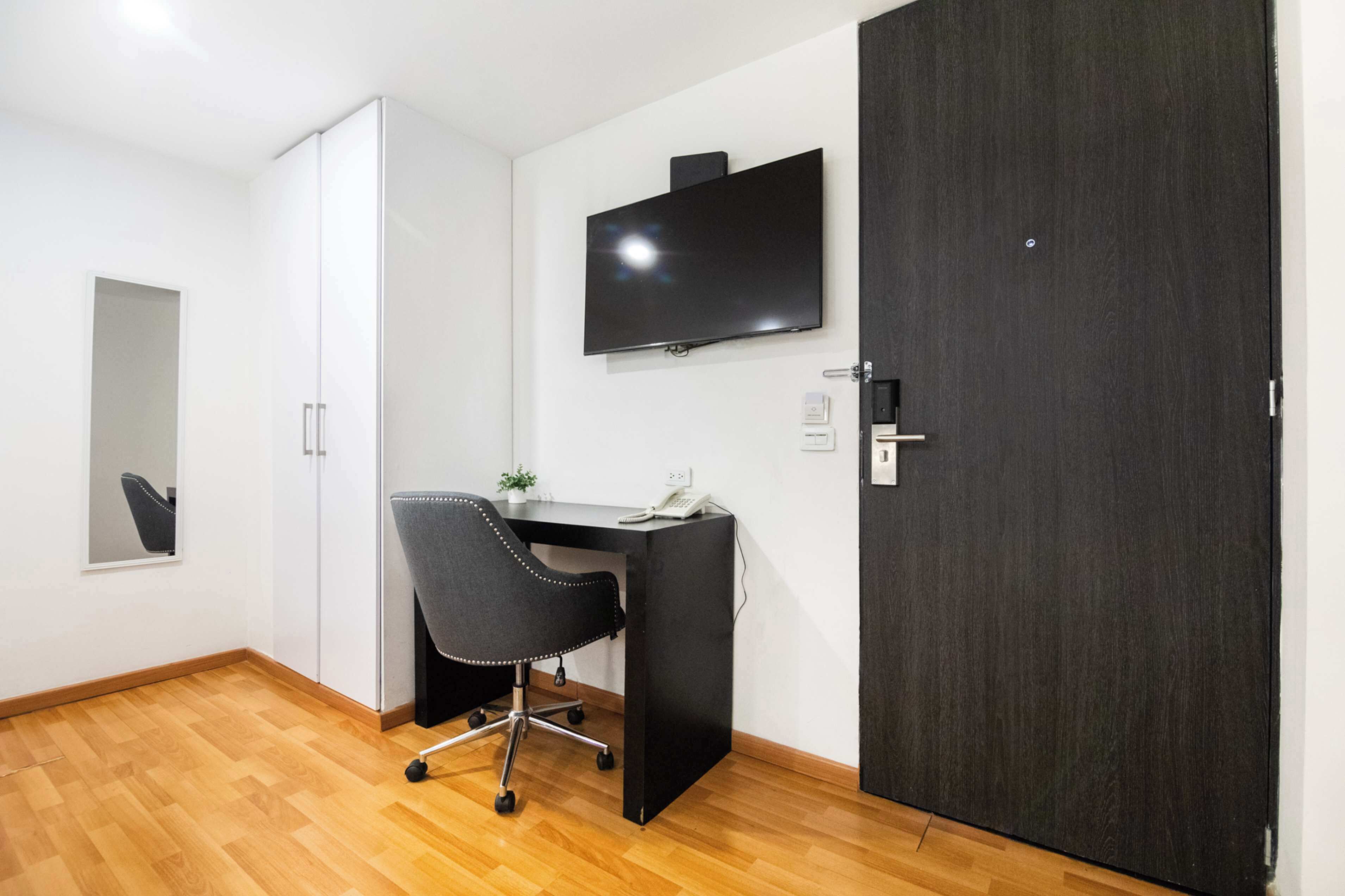 premier twin room | 1 bedroom, egyptian cotton sheets, premium bedding, down duvets