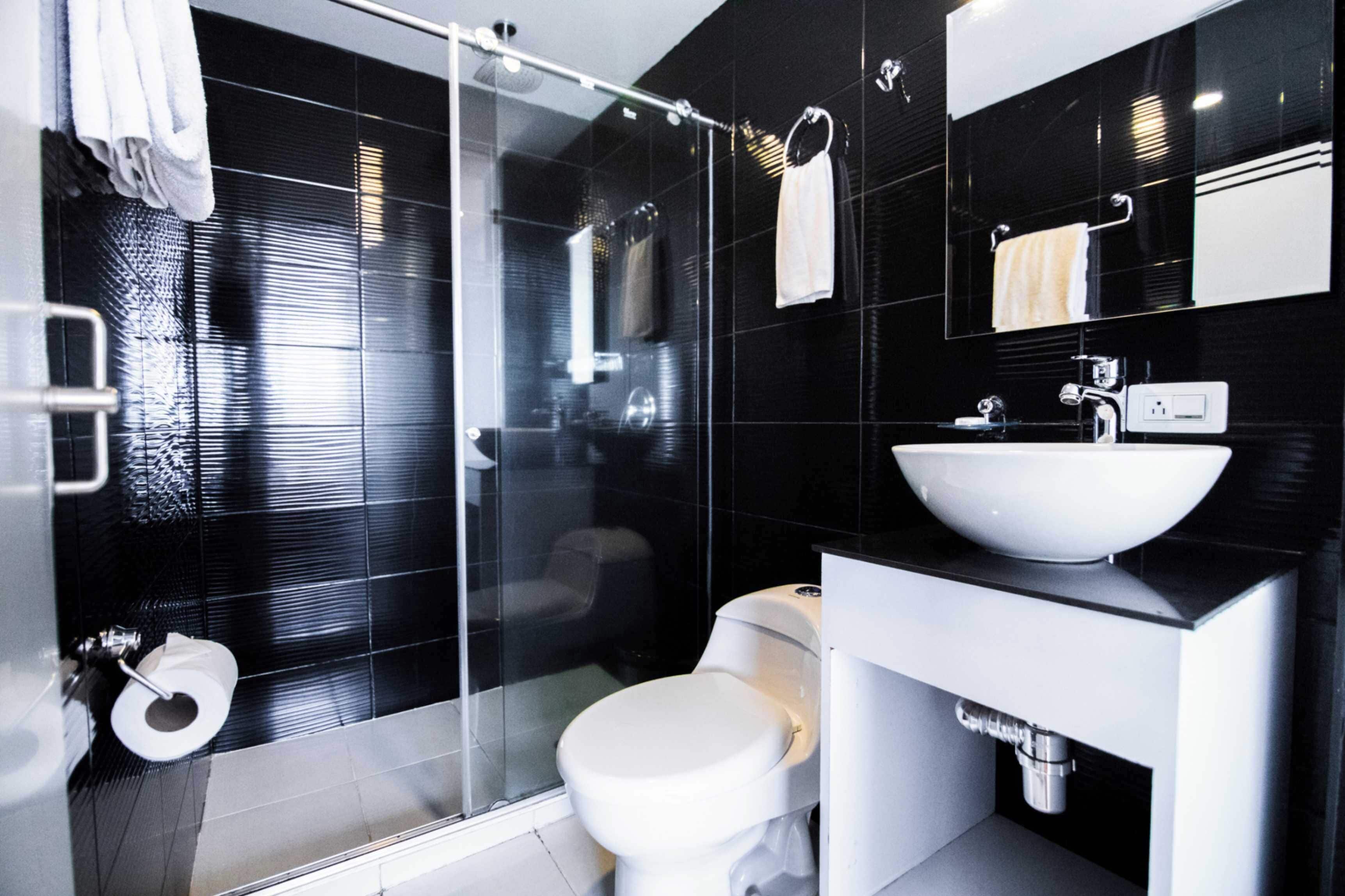 premium double room | bathroom | shower, rainfall showerhead, free toiletries, towels