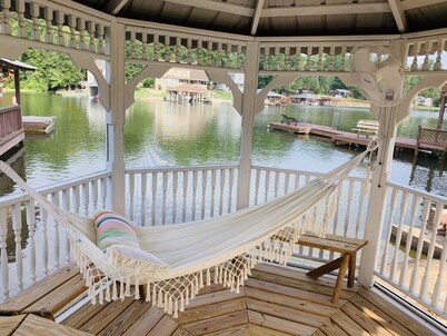 Incredible Lake Harding Waterfront home!!