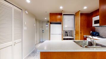 Microonde, forno, piano cottura, lavastoviglie