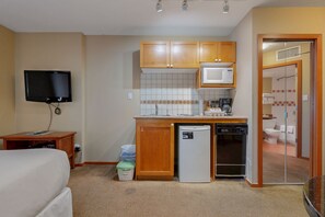 Fer et planche à repasser, accès à Internet, literie fournie