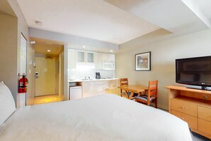 Iron/ironing board, internet, bed sheets