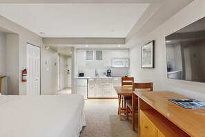 Iron/ironing board, internet, bed sheets