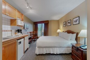 Fer et planche à repasser, accès à Internet, literie fournie