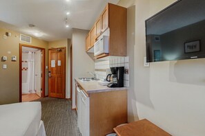 Four à micro-ondes, surface de cuisson, lave-vaisselle