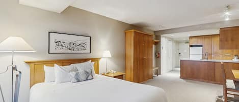 Strykejern/-brett, internettilgang og sengetøy