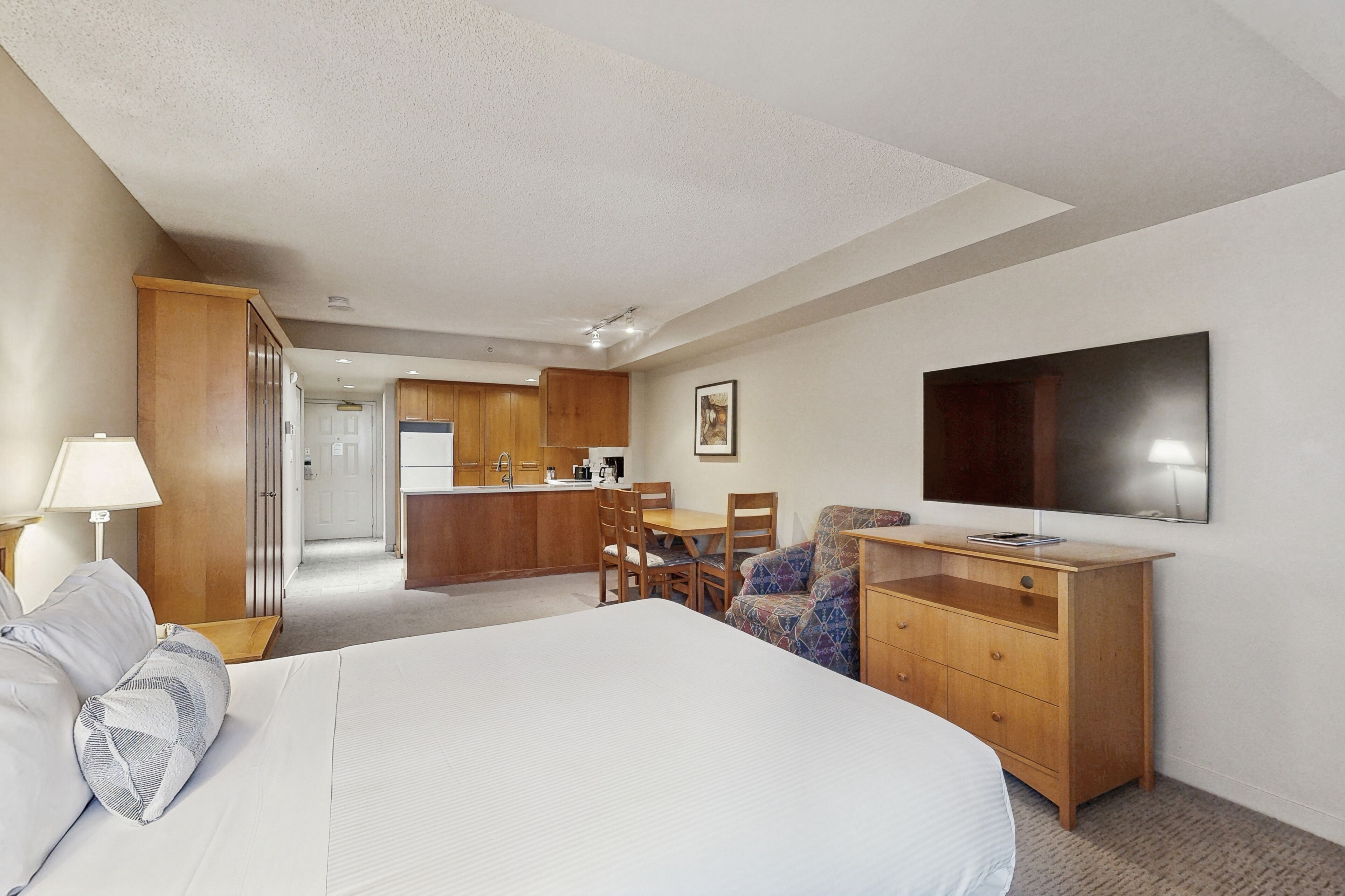 Iron/ironing board, Internet, bed sheets