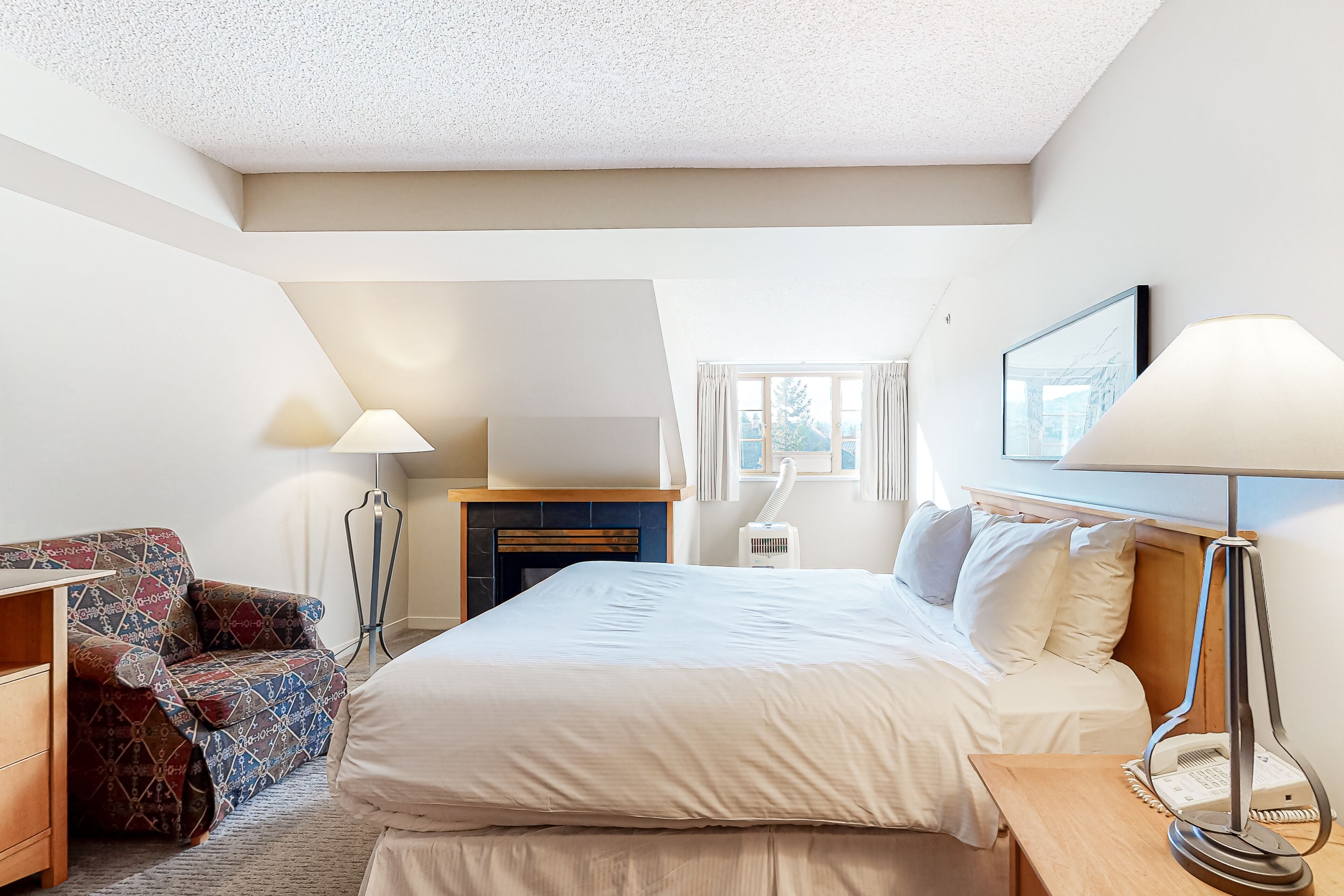 Iron/ironing board, internet, bed sheets