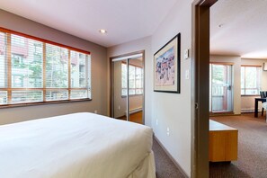 2 bedrooms, iron/ironing board, internet, bed sheets