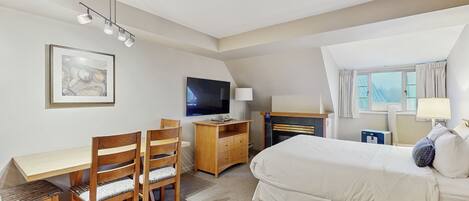 Strykejern/-brett, internett (inkludert) og sengetøy