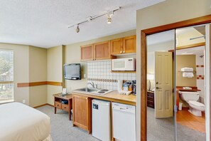 Fer et planche à repasser, accès à Internet, literie fournie