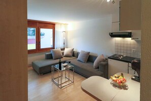 Studio 106 Götte (Cleaning Fee 70 CHF) | Vardagsrum | Platt-tv