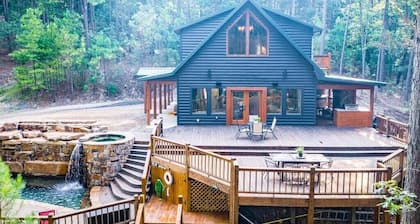 Bear Trap - Truly Secluded Cabin on 2 Acres of Pine Forest with a Waterfall Pool