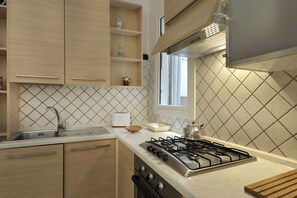 Kühlschrank, Ofen, Herdplatte, Geschirrspüler