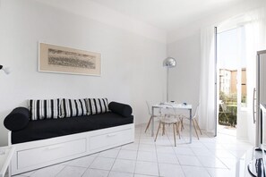 TV - UR-NEST Alberti 52, Cozy and modern apartment (Bologna)