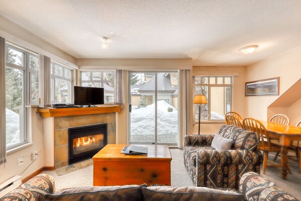 Téléviseur, foyer, lecteur de DVD