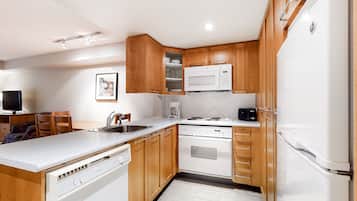 Micro-ondes, four, plaque de cuisson, lave-vaisselle