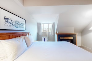 Strykejern/-brett, internettilgang og sengetøy