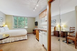 Fer et planche à repasser, accès à Internet, literie fournie