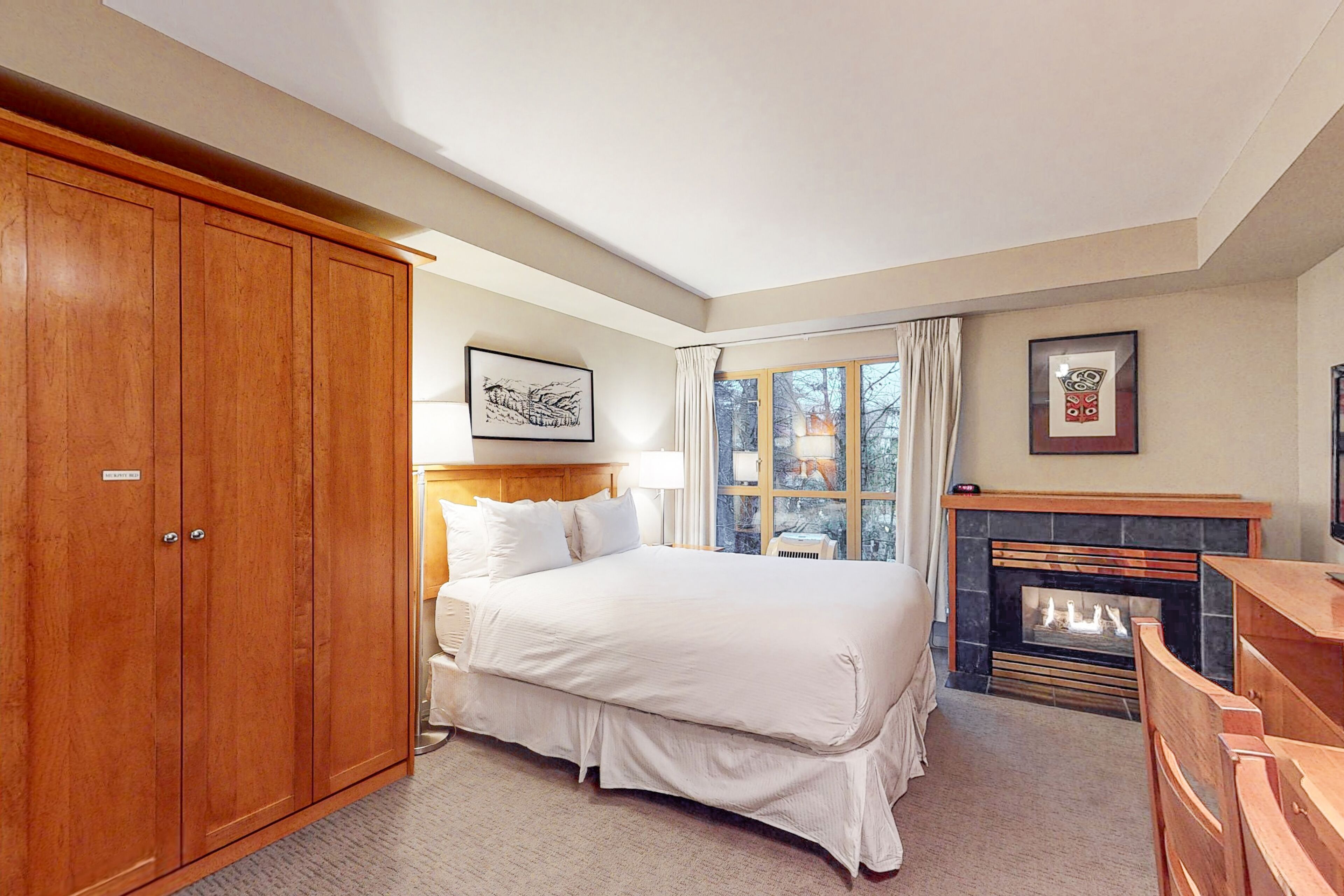 Iron/ironing board, Internet, bed sheets