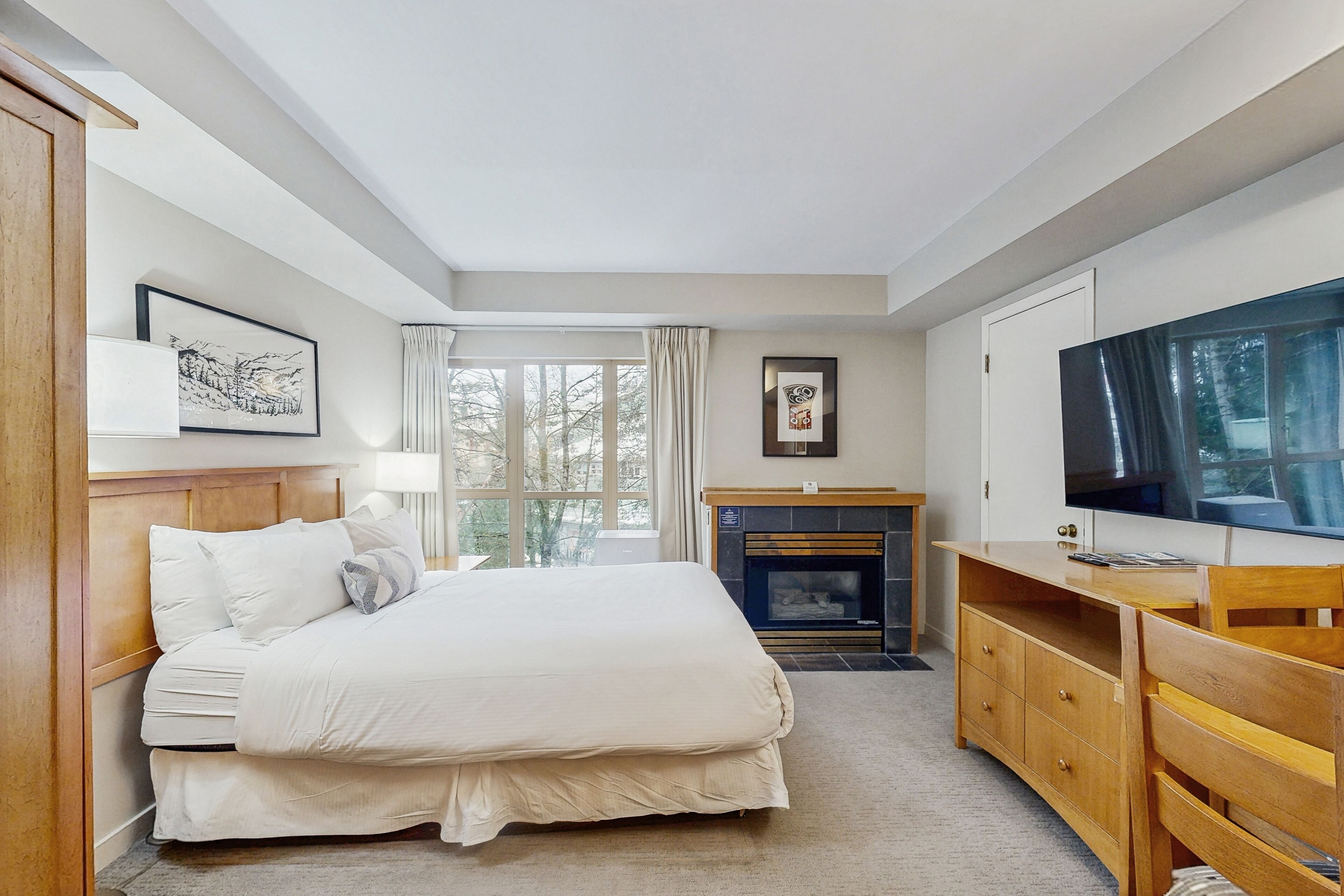 Iron/ironing board, Internet, bed sheets