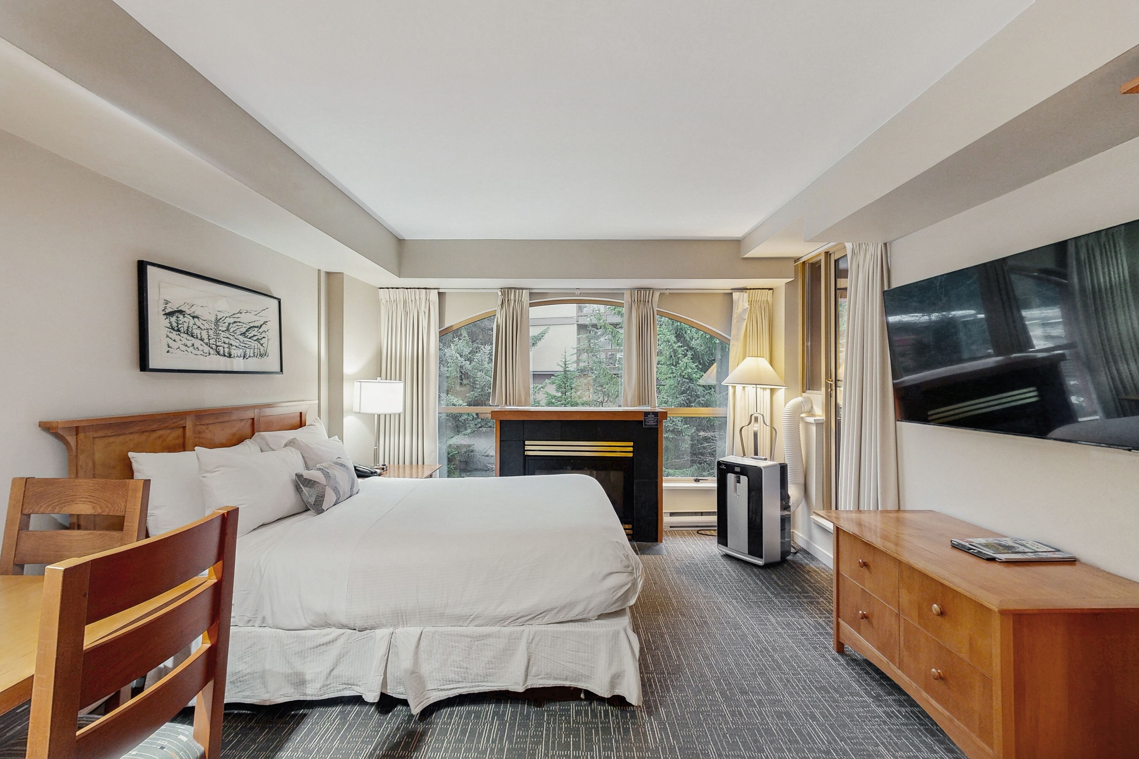 Iron/ironing board, internet, bed sheets