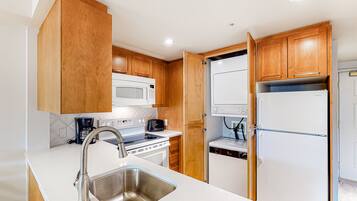 Mikrowelle, Ofen, Herdplatte, Geschirrspüler