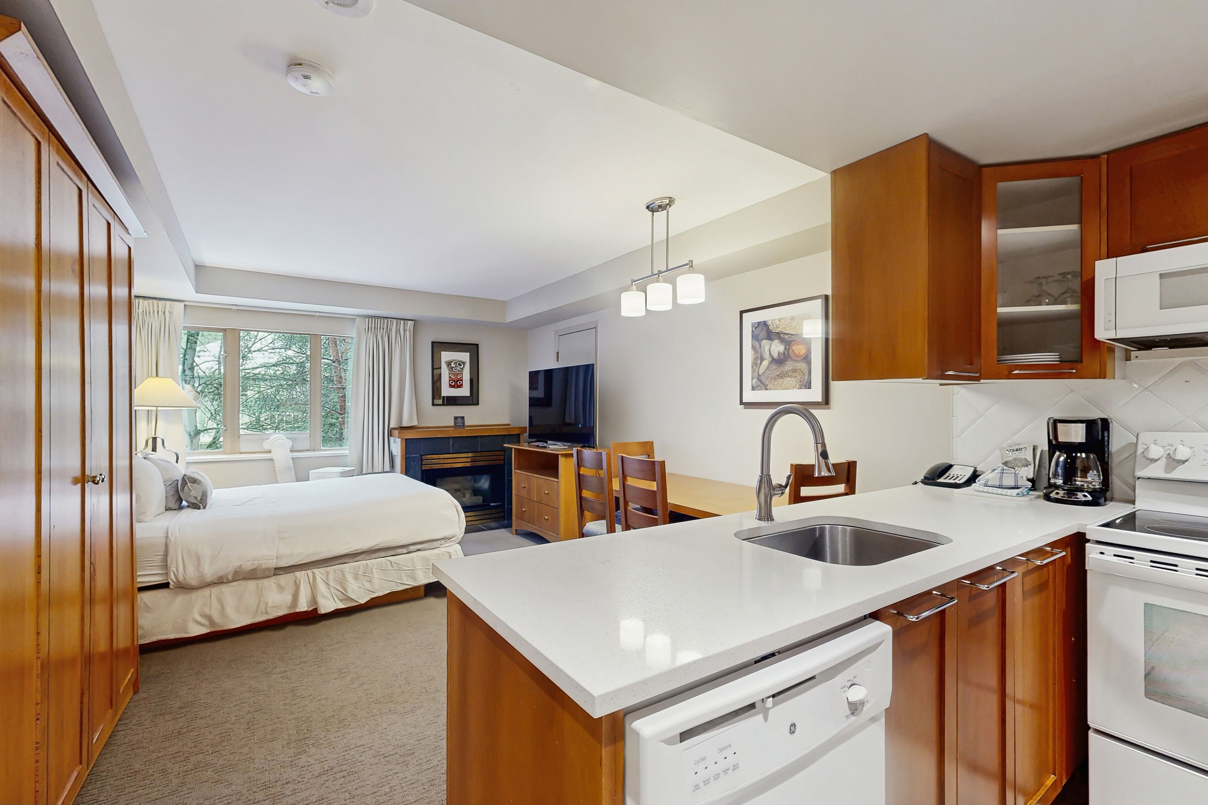 Iron/ironing board, free Internet, bed sheets