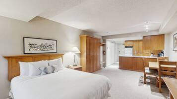 Iron/ironing board, Internet, bed sheets