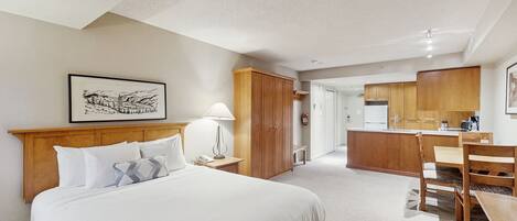 Iron/ironing board, Internet, bed sheets