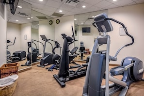 Fitness facility - Perfect fourth-floor studio with fitness center, ski access, & gas fireplace (Whistler)