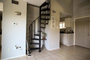 Interior - Cozy Loft Near DT (Austin)