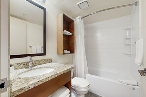 Sèche-cheveux, serviettes fournies