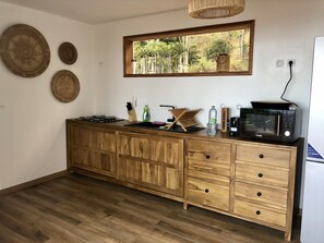 冷蔵庫、電子レンジ、コーヒー / ティーメーカー、トースター