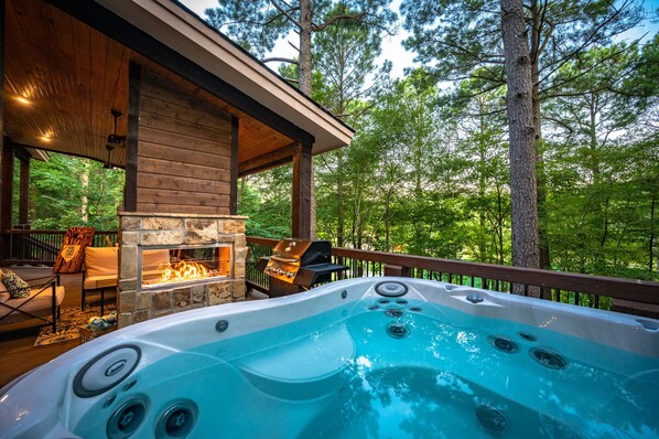 Outdoor spa tub