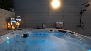 Bathtub spa outdoor