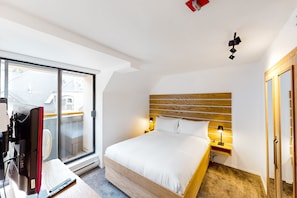 1 bedroom, iron/ironing board, Internet, bed sheets