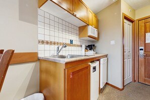 Microwave, stovetop, dishwasher, coffee/tea maker