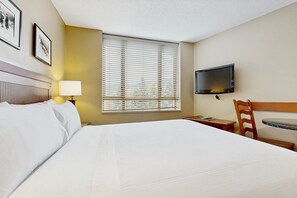 Iron/ironing board, internet, bed sheets