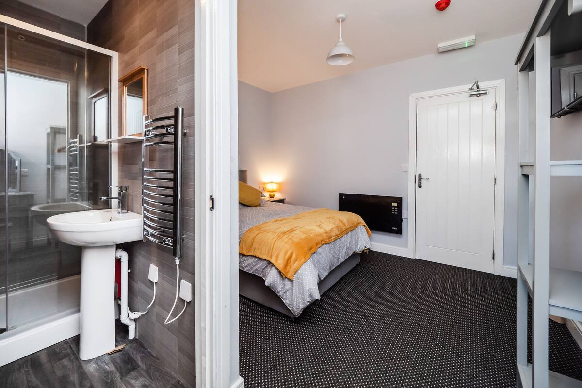 Economy Double or Twin Room | WiFi (free)