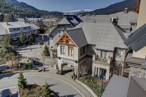 Exterior - Fifth-floor Village condo with walk-to-lifts location, fireplace & jetted tub (Whistler)