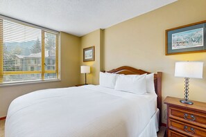 1 bedroom, iron/ironing board, internet, bed sheets