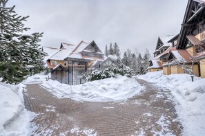 Property grounds - Lovely second-floor getaway with balcony views, pool, & hot tub - walk to lifts (Whistler)