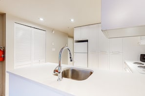 Mikrobølgeovn, ovn, kogeplade, opvaskemaskine