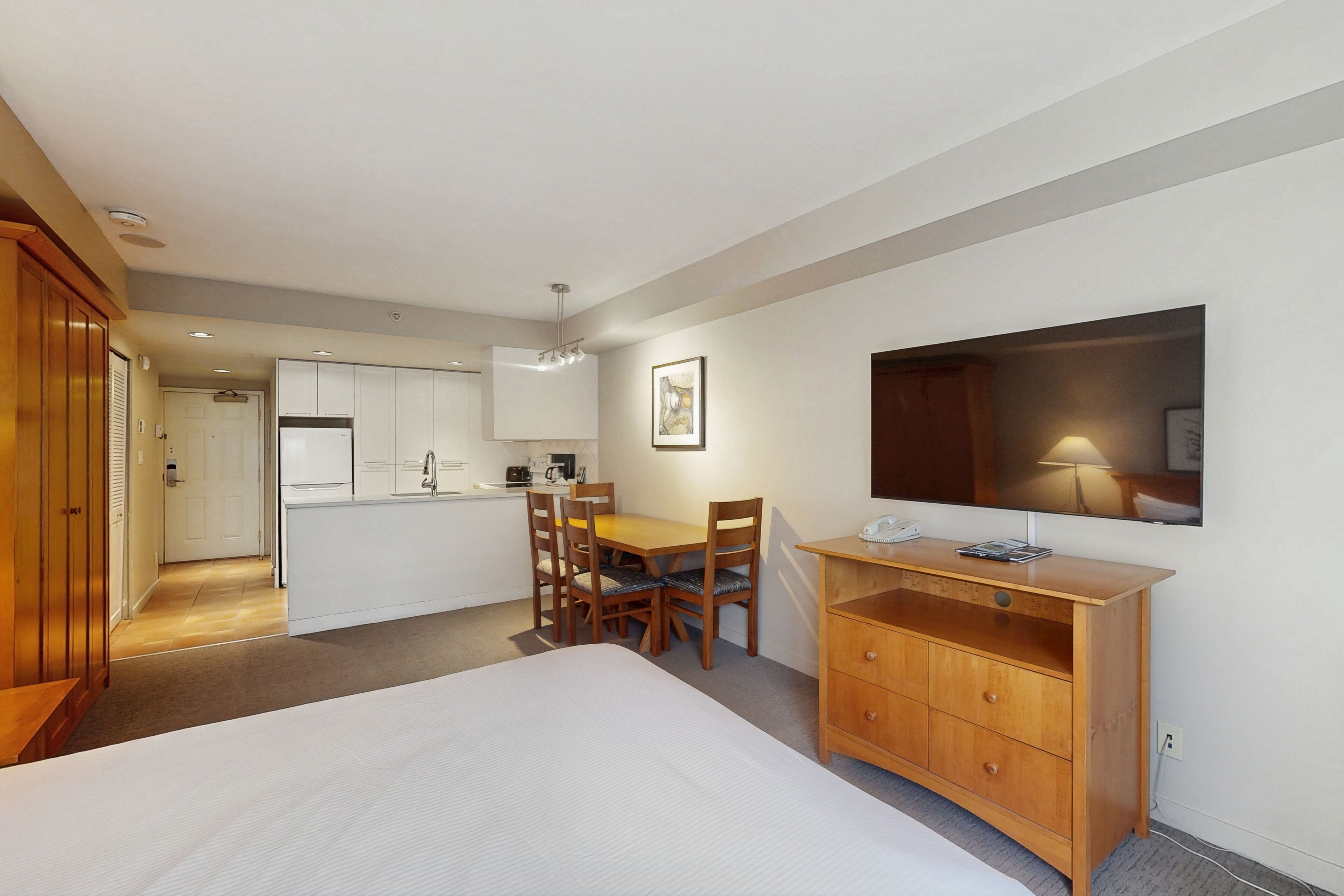 Fer et planche à repasser, Internet gratuit, draps fournis