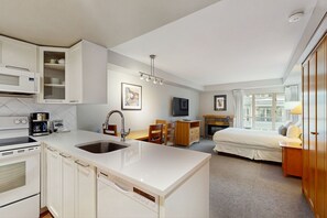 Mikrowelle, Ofen, Herdplatte, Geschirrspüler