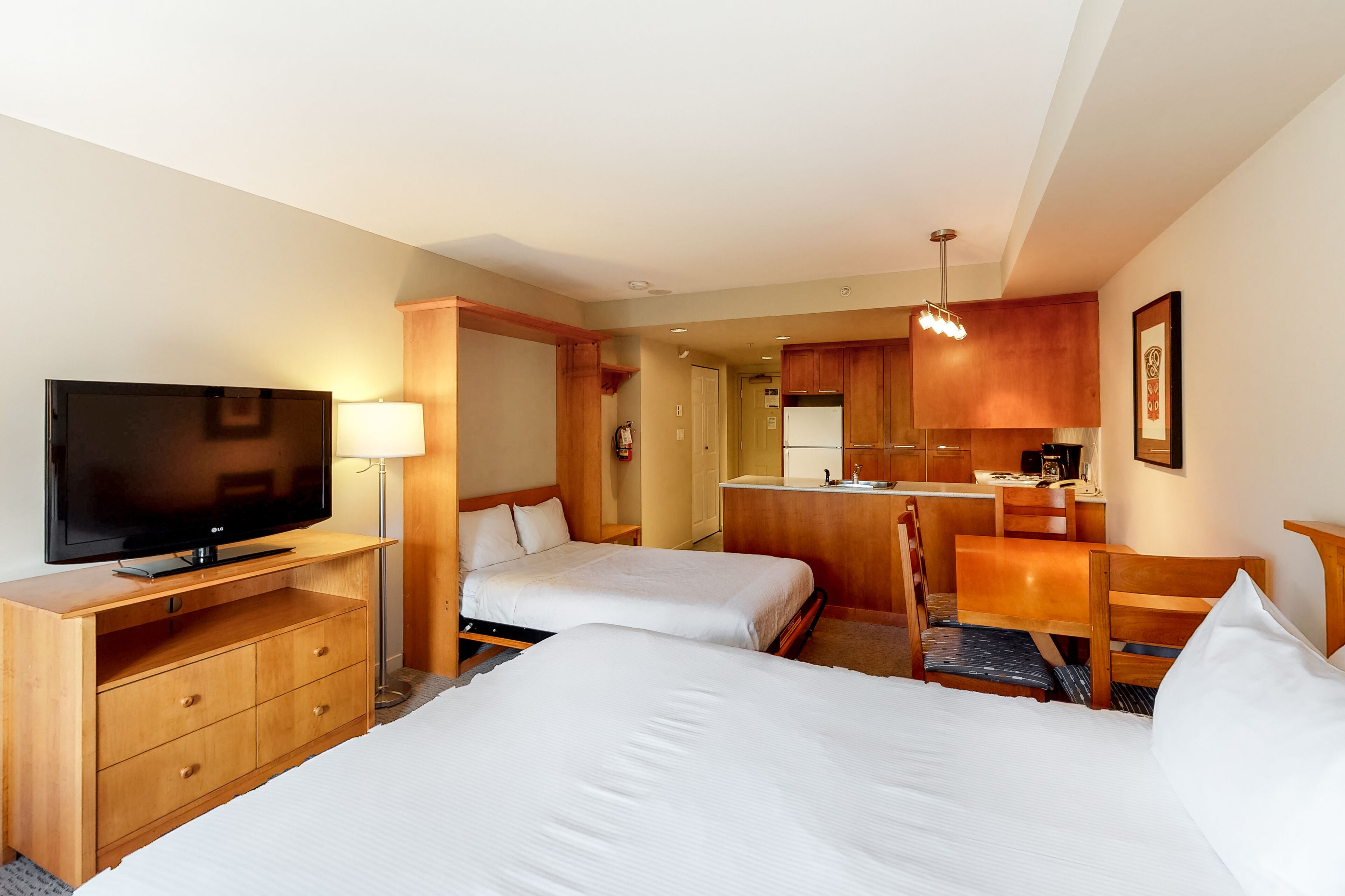 Iron/ironing board, Internet, bed sheets