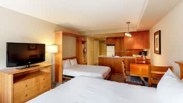 Een strijkplank/strijkijzer, internet, beddengoed